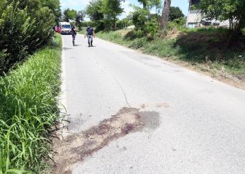 Jesi, via San Marcello, un uomo in sella alla bici a pedalata assis…