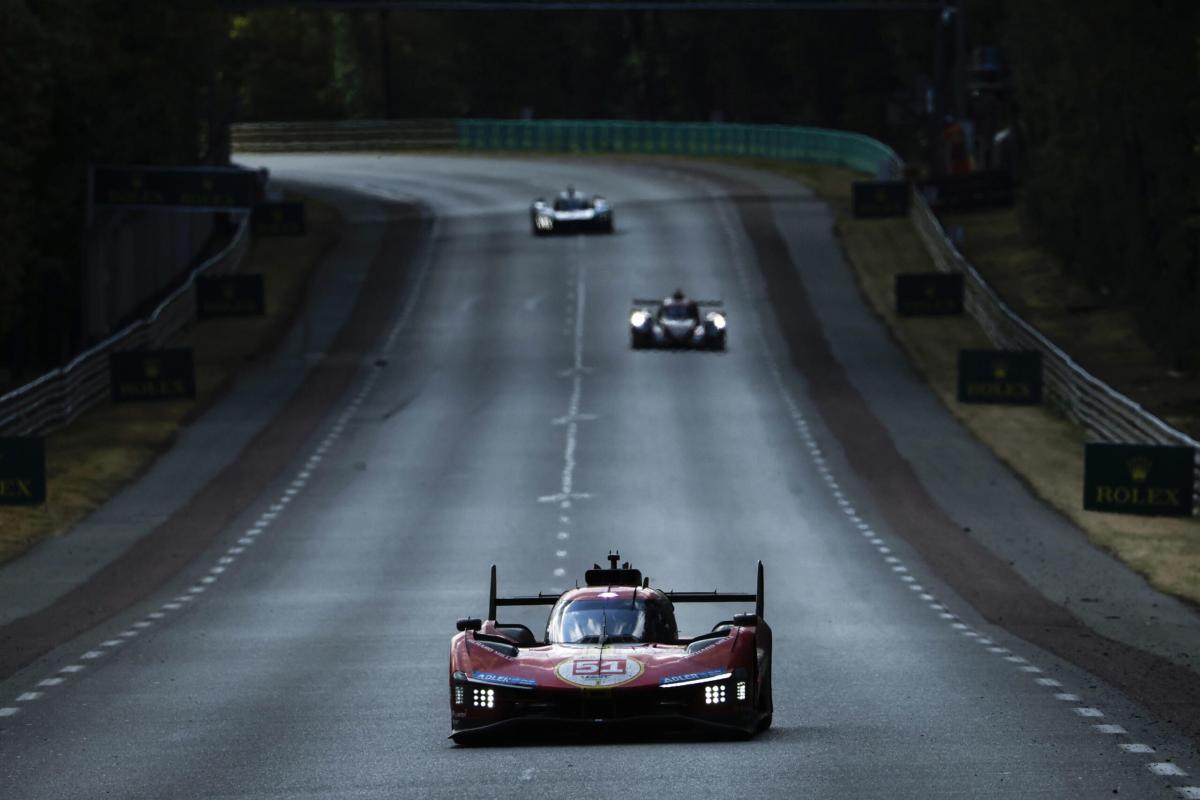 Ferrari, parata a Maranello per la vittoria nella 24 ore di Le Mans