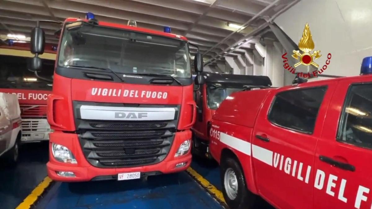 Genova, brucia il tetto di una scuola a Mignanego: l’incendio parti…