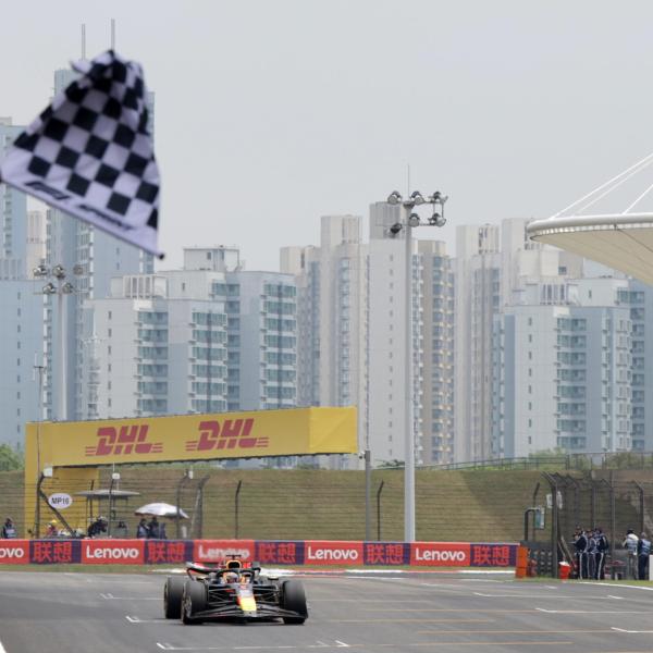 F1, le qualifiche a Shanghai: pole position per Verstappen