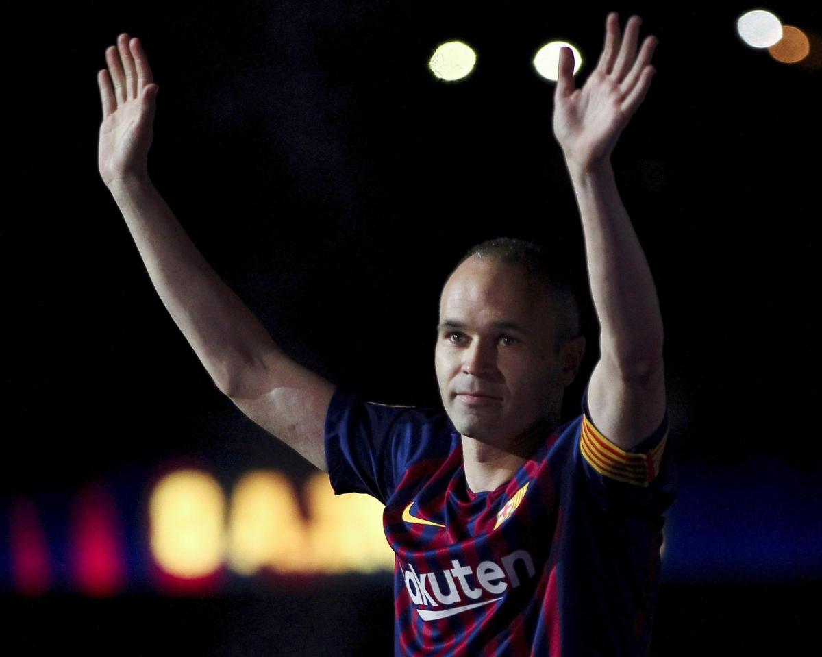 Iniesta si ritira: la carriera di un campione senza tempo tra vittorie e trofei