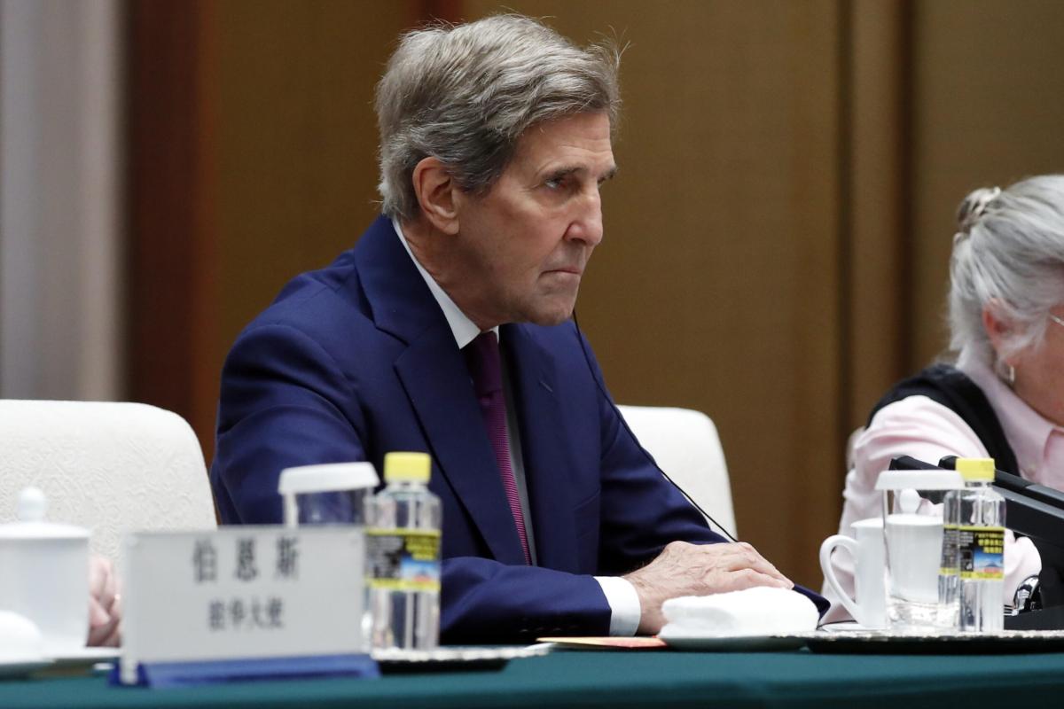 Clima, l’inviato Usa John Kerry in visita a Pechino: “Riscaldamento…