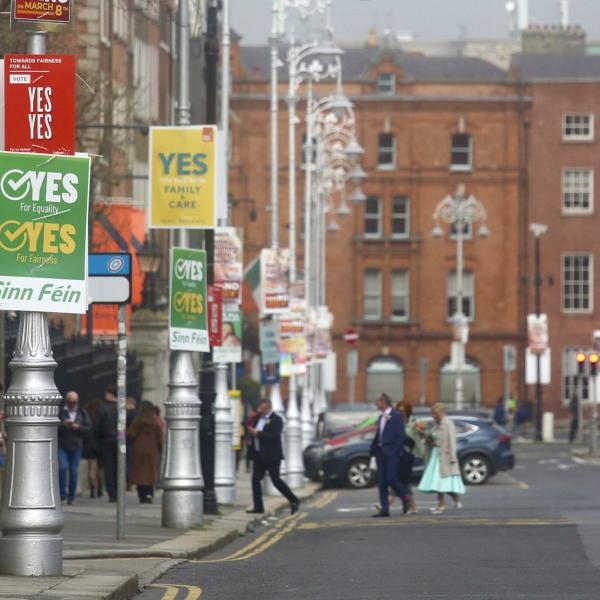 Irlanda, referendum contro il gender gap bocciato: la Costituzione resta sessista