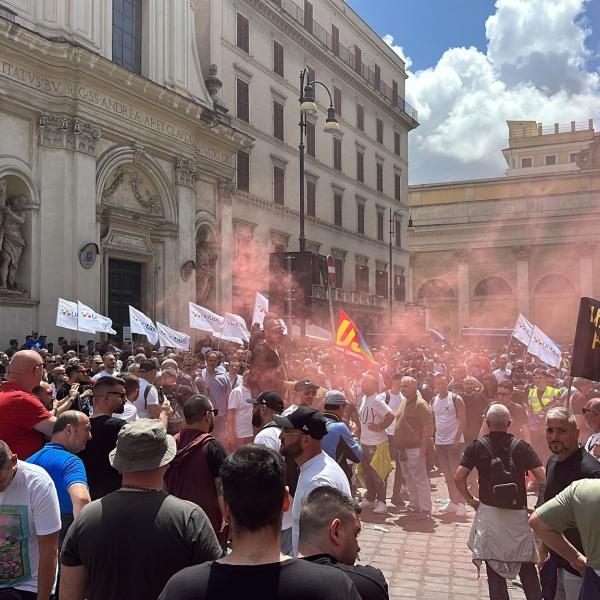 Sciopero taxi, manifestazione a Roma 21 maggio 2024: “Ministero dei Trasporti adotti una linea univoca. I comuni devono fare più controlli” | VIDEO