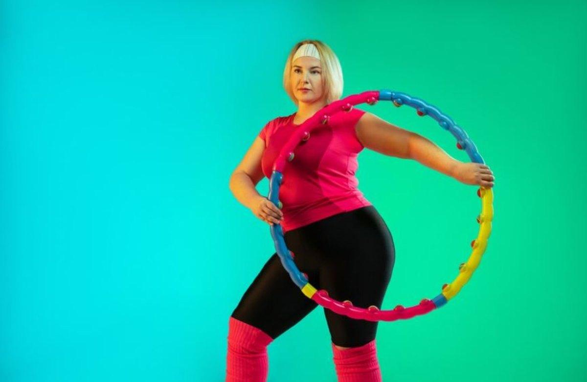 Come usare l’hula hoop per dimagrire e quante calorie si bruciano