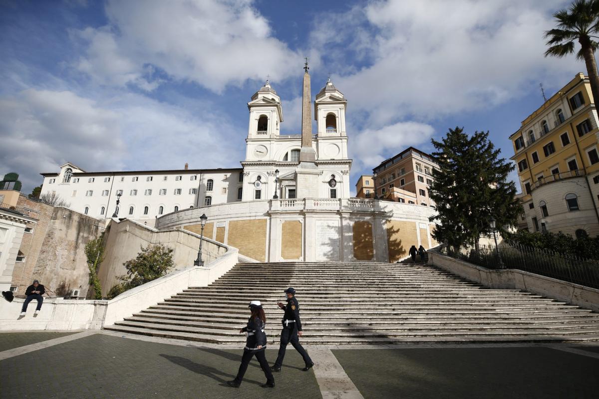 Con la Maserati sulla Scalinata di Trinità dei Monti