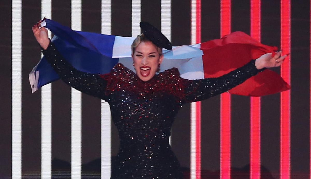 Eurovision 2023, La Zarra della Francia fa il dito medio al pubblic…