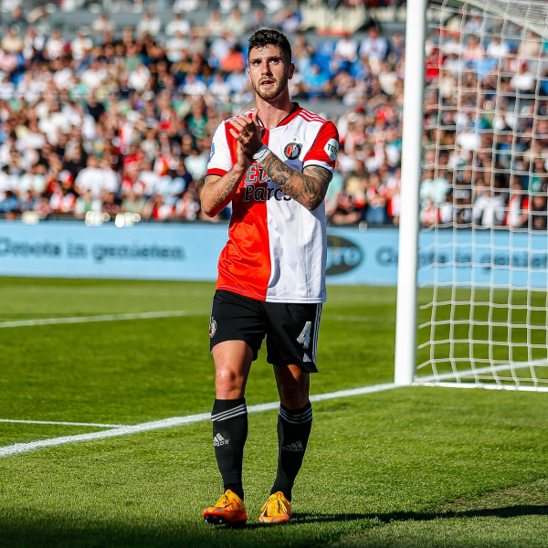 Il difensore del Feyenoord Senesi rifiuta la nazionale italiana: “Onorato, ma scelgo l’Argentina”