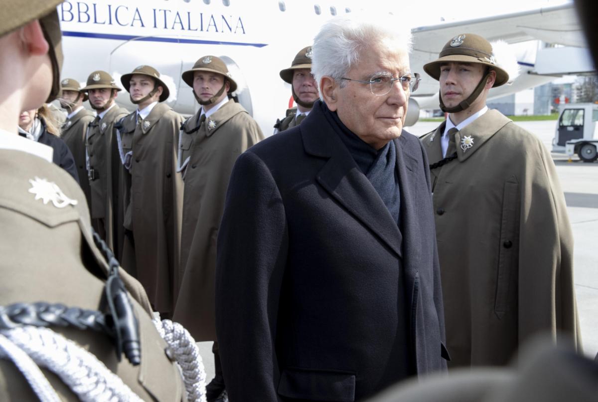 Mattarella ad Auschwitz, il presidente agli studenti: “Trasmettete la memoria a chi verrà dopo”