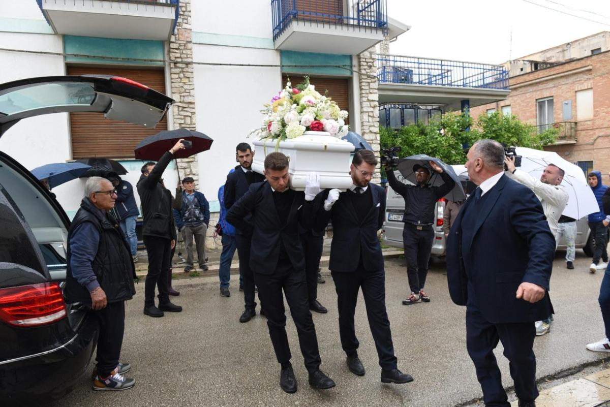 Omicidio Torremaggiore: oggi i funerali di Jessica, la 16enne uccis…