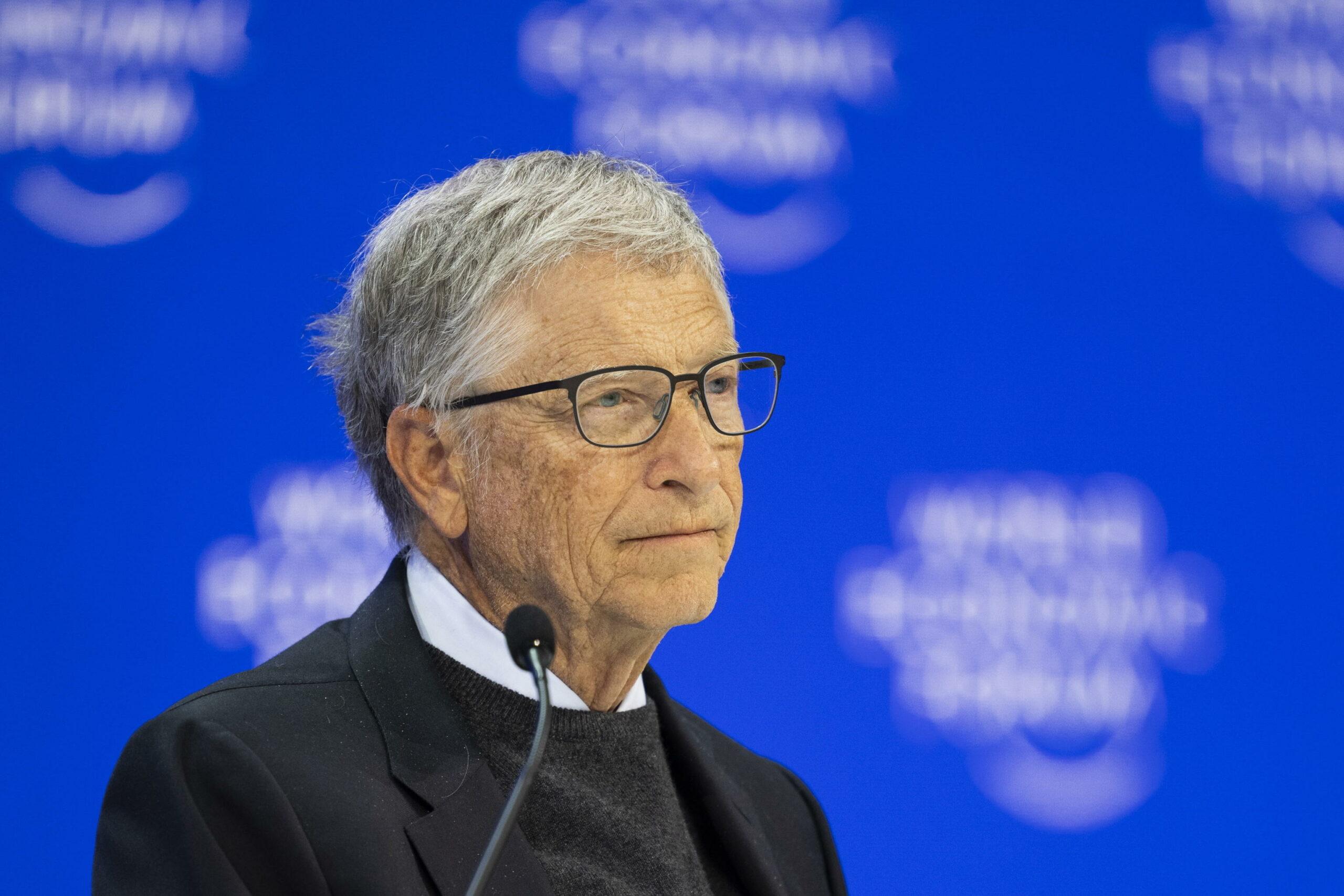 L’arrivo di Bill Gates a Palazzo Chigi, oggi incontro con Meloni su intelligenza artificiale | VIDEO