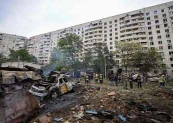 Guerra in Ucraina, raid aerei russi su Kharkiv: 3 morti, sale a 28 il numero dei feriti. Un’esplosione ha scosso l’Accademia militare Budyonny dei Signal Corps di San Pietroburgo