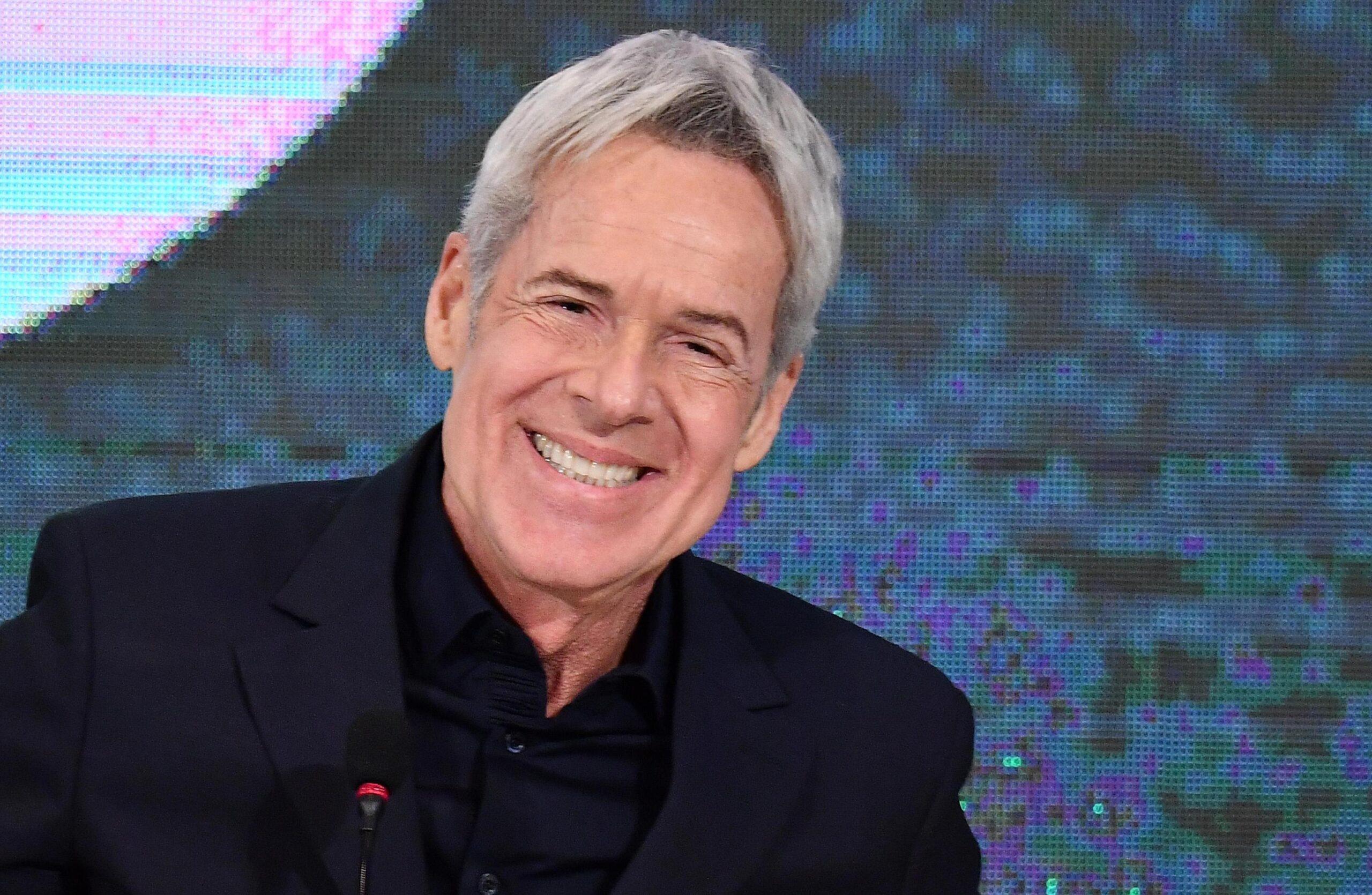 Claudio Baglioni rinvia l’inizio del tour per motivi di salute: l’annuncio con una lettera ai fan