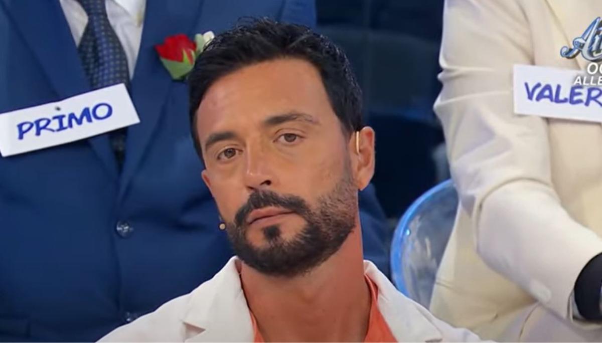 “Uomini e Donne”, riassunto della puntata di oggi 3 ottobre 2024, Armando in lacrime: “Mi fa stare male”