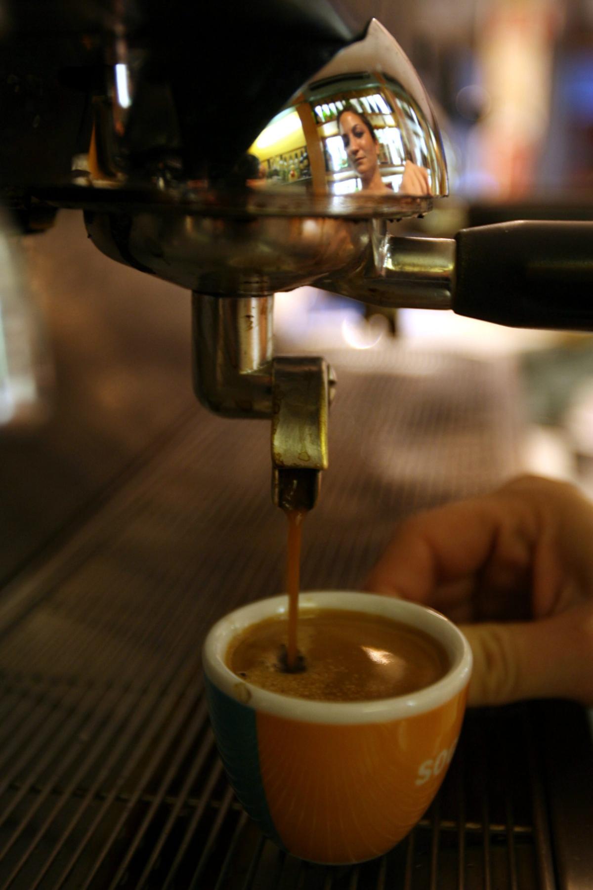 Bere caffè fa bene: quante tazzine bisogna assumere per evitare pro…