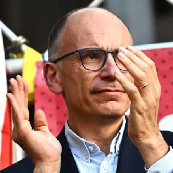 Lavoro, Letta propone un taglio shock al cuneo fiscale: “14esima a tutti i lavoratori fino a 35mila euro”