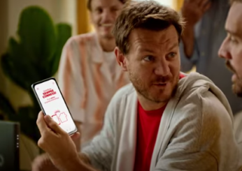 Spot Vodafone Sempre Connessi: qual è la canzone che fa da colonna sonora alla pubblicità con Alessandro Cattelan? | VIDEO