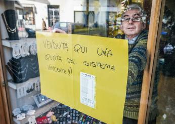 Vince 37mila euro al Superenalotto: clochard aspetta un mese per il premio, non aveva i documenti