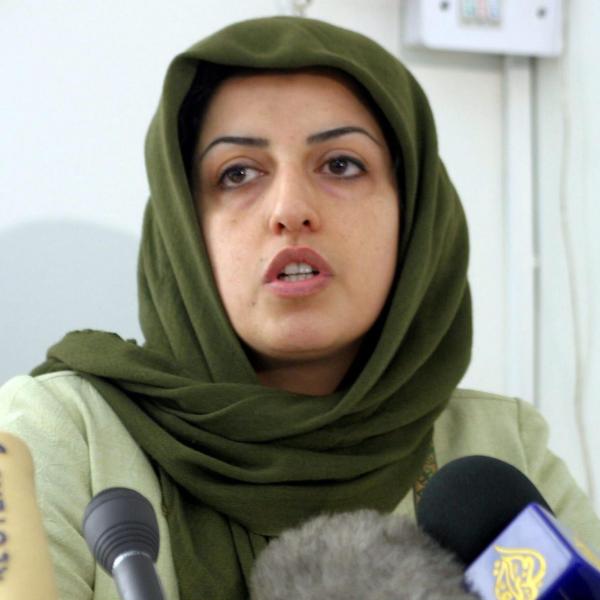 Narges Mohammadi, la reazione della famiglia al Nobel per la Pace 2023: “Momento storico per l’Iran ma lei non è qui per condividerlo con noi”