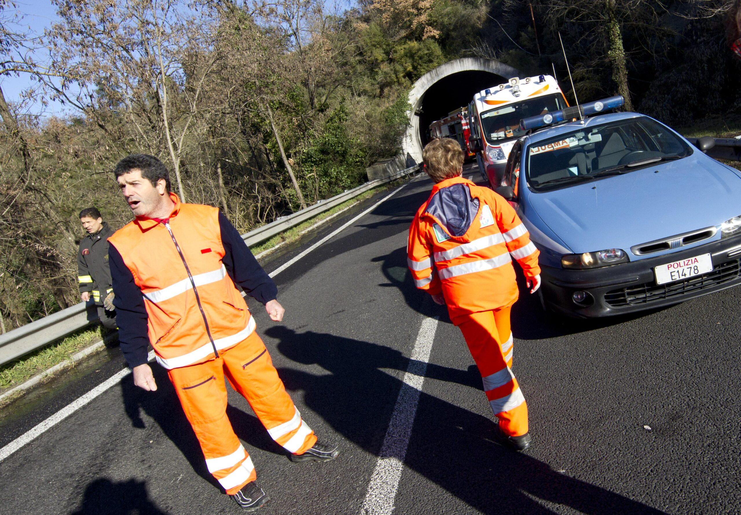 Incidente Lecce, scontro fatale causa fiamme: esce dall’abitacolo ma muore