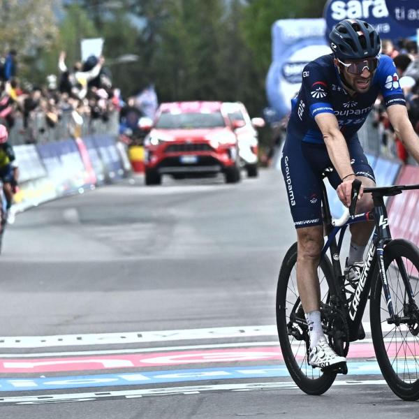 Giro d’Italia 2023, Pinot è l’eterno secondo: a Crans-Montana vince Rubio