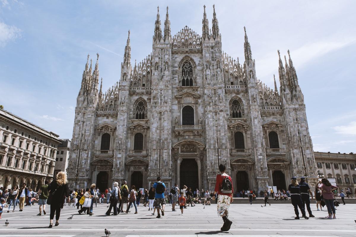 Iniziativa per il restauro del Duomo di Milano ‘adotta una statua’.