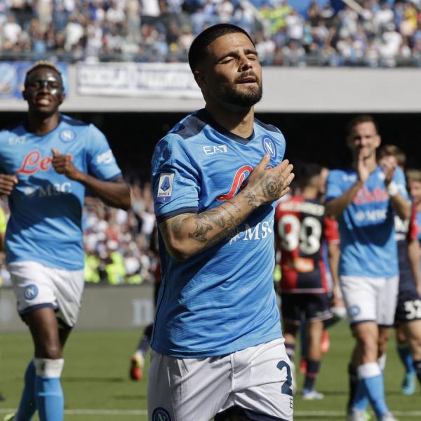 Il Napoli vince 3-0 e saluta Lorenzo Insigne. Il Genoa a un passo dalla Serie B