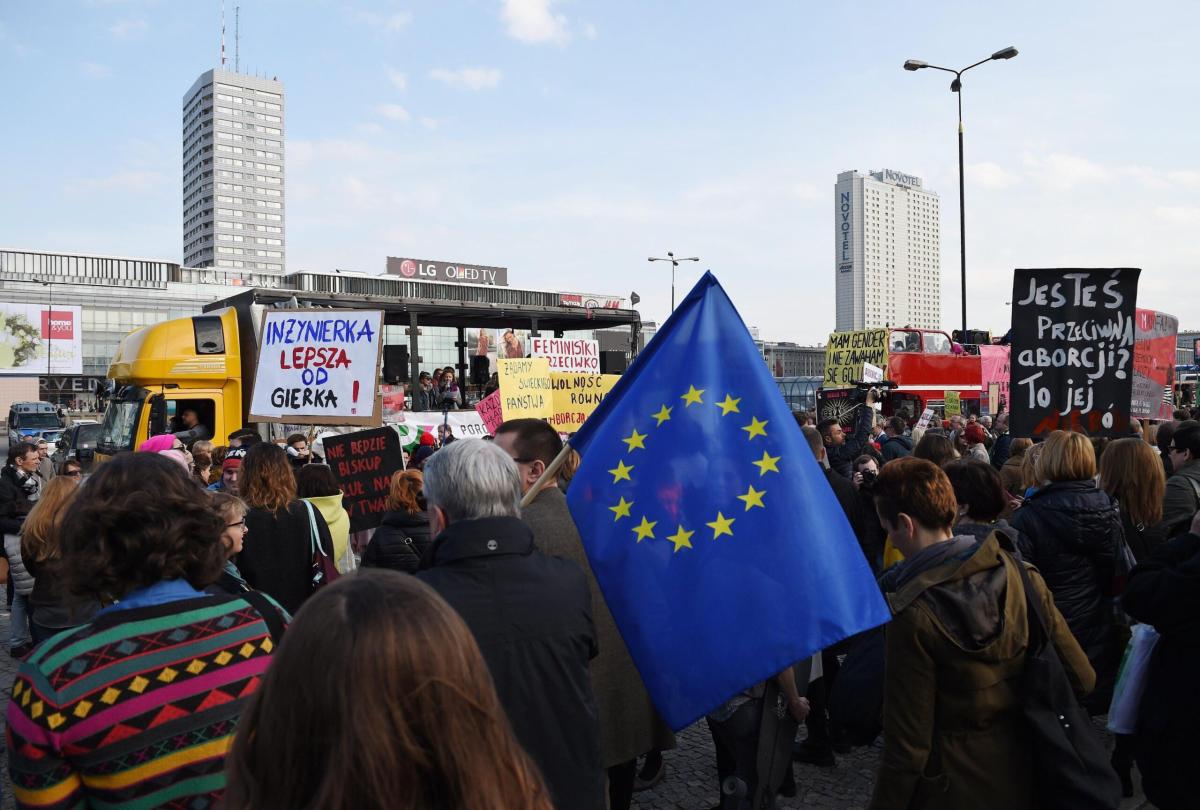 Moldavia, folla oceanica alla manifestazione pro UE con Metsola