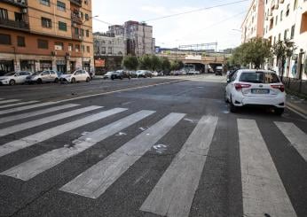 Tragedia a Roma, 19enne perde il controllo dell’auto e investe due persone: un morto