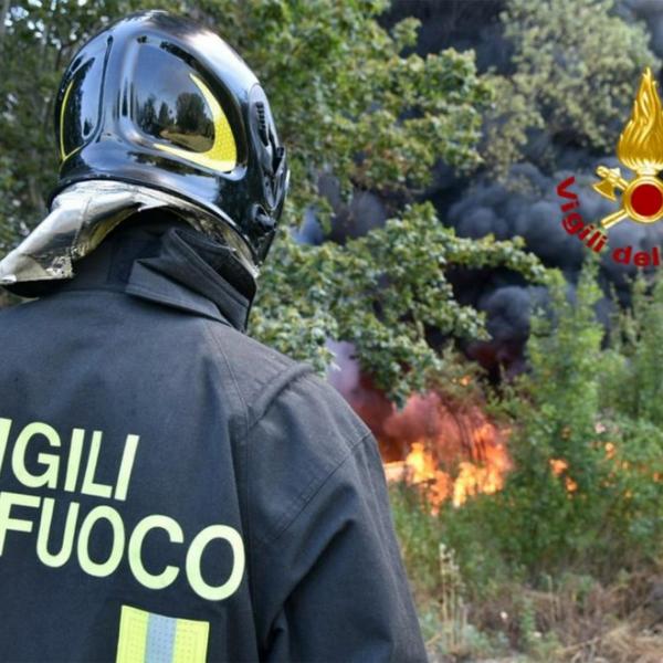 Firenze, incendio all’Argingrosso: “Zona diventata una discarica abusiva”