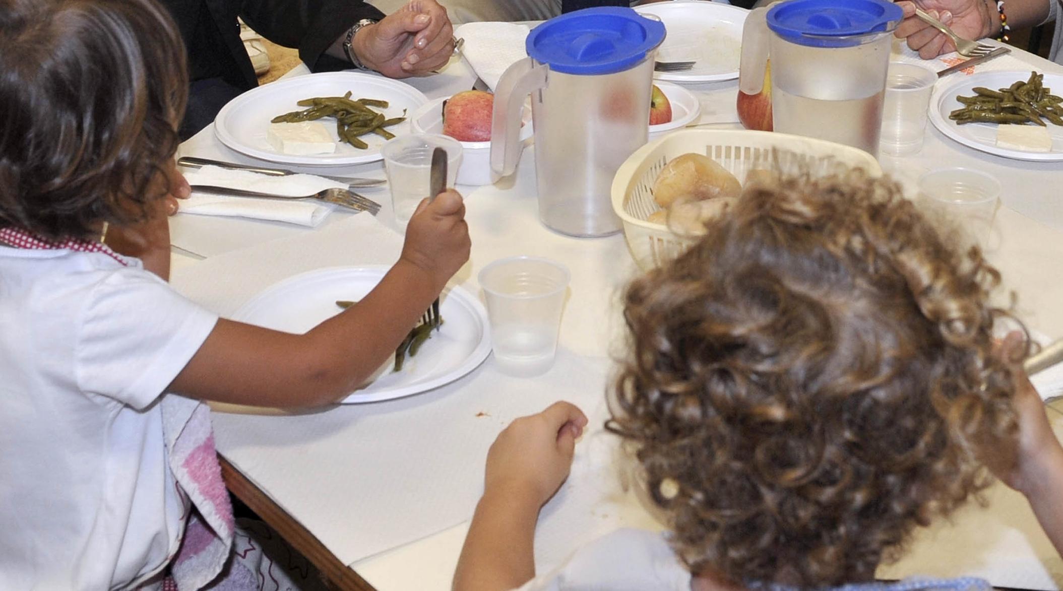 Ornago larve mensa: la scoperta nei piatti dei bambini