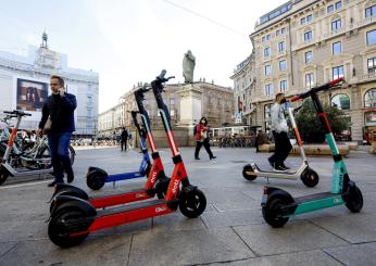 Mobilità elettrica: crescita al top nel 2022. Dai ciclomotori agli scooter, ecco come cambia il modo di spostarsi in città