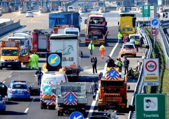 Incidente tra Reggio Emilia e Campegine, urto tra auto e tir: tratt…