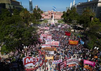 Argentina, manifestanti contro Milei scendono in piazza a Buenos Aires