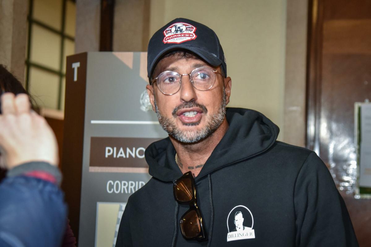 Fabrizio Corona, super party di compleanno per i 50 anni: la reunion con  Nina Moric. Assente