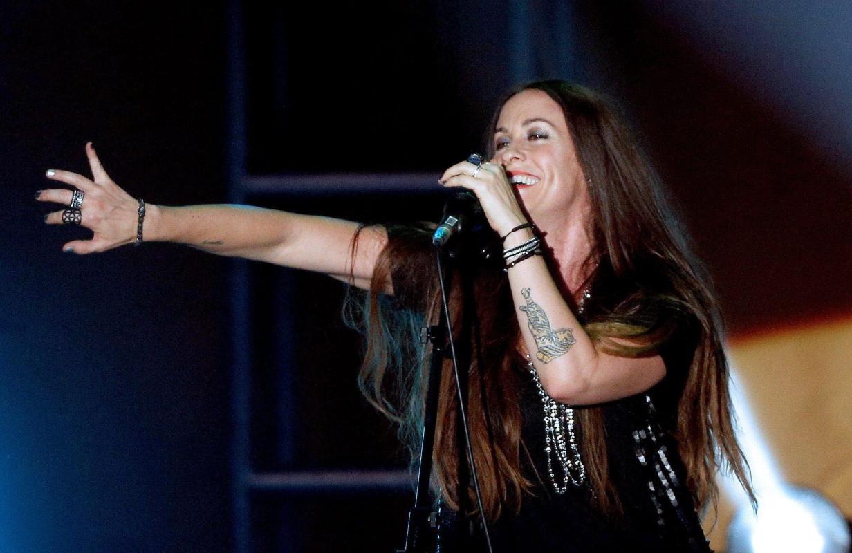 Alanis Morissette, un tour nel 2025 per celebrare i 30 anni dall’uscita di “Jagged Little Pill”: guida all’unica data italiana di Codroipo