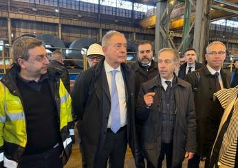 Ministro Urso all’ex Ilva incontra gli operai e promette: “Qui per rispondere con i fatti”