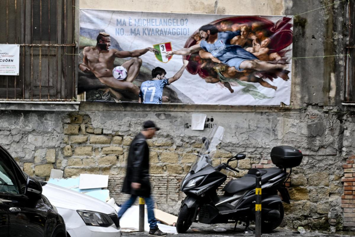 Napoli, latitante arrestato a Corfù: era stato fotografato alla fes…