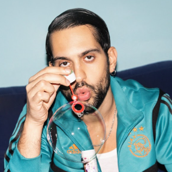 Mahmood dorme su TikTok: la diretta per annunciare “Nei letti degli altri”, il suo nuovo album dopo Sanremo?