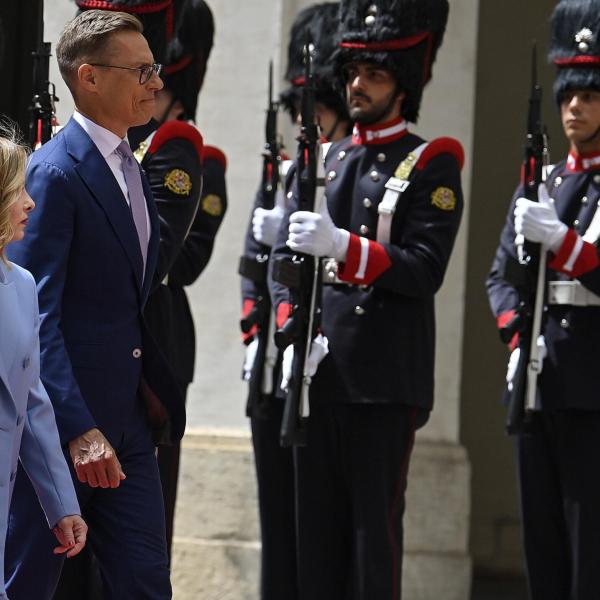 Meloni lancia missili alla sinistra. Il primo a Ilaria Salis: “Vergognati, fai apologia dell’esproprio proletario”. E su Mattarella: “Il Capo dello Stato non ha attaccato il Premierato…”