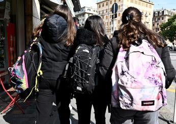 Covid a scuola, le regole da seguire: “Sintomatici dovrebbero stare a casa”