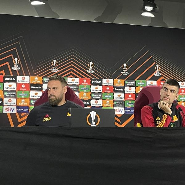 Roma – Brighton, la conferenza stampa di De Rossi: “Rispetto per loro, giocatori di talento”  Mancini: “Ha riportato serenità, fisicamente sto bene”   | VIDEO