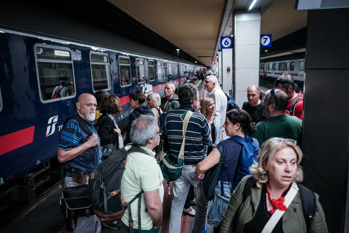 Torino, tensioni fra No Tav e Polizia ferroviaria: feriti due agenti