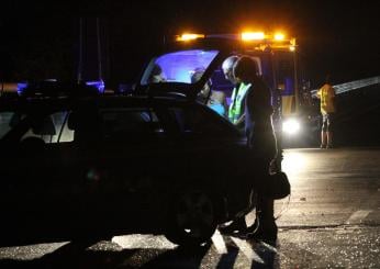 Bari, incidente in A14 tra Molfetta e Bitonto: scontro tra due auto e un tir, un morto ed un ferito. Chiuso un tratto dell’autostrada