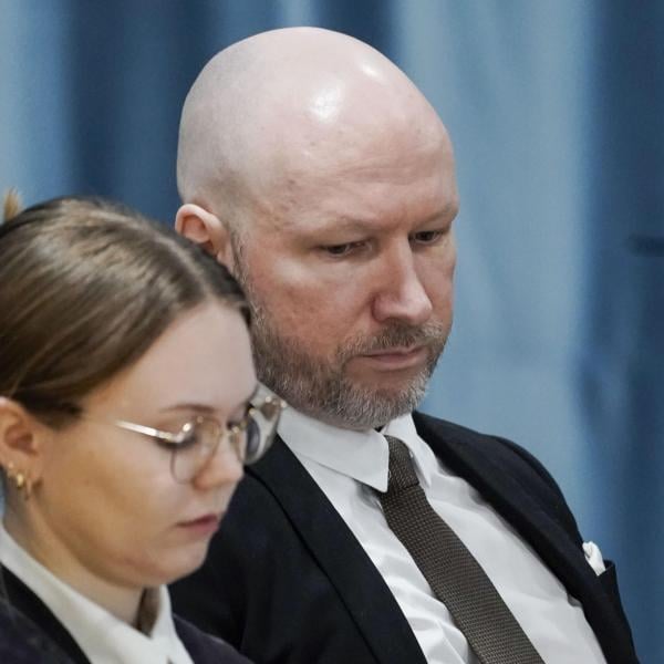 Anders Breivik oggi: in che prigione si trova dopo la condanna per gli attentati di Oslo e Utoya e quando esce? La sua storia ha ispirato il film “22 luglio”