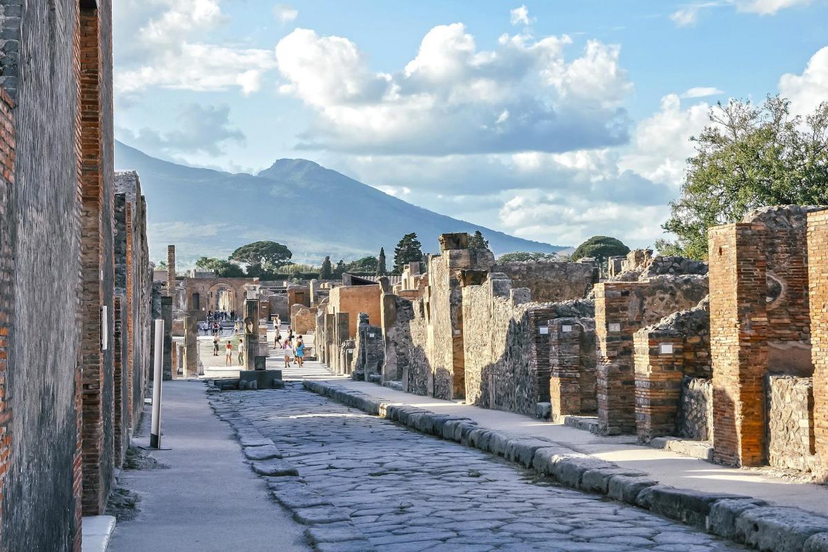 Pompei, coppia gay offesa da un addetto agli ingressi. La denuncia …