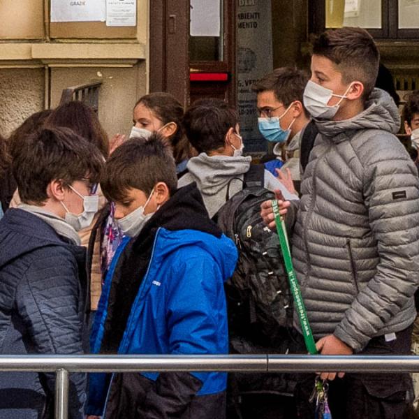 Mascherine scuola, regole su DAD e quarantena: tutte le FAQ del Ministero dell’Istruzione