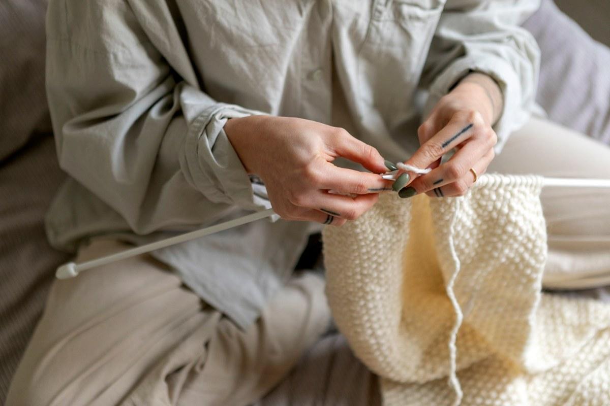 Lavorare a maglia calma l’ansia ed è un’ottima abitudine per chi soffre di qualche malattia mentale