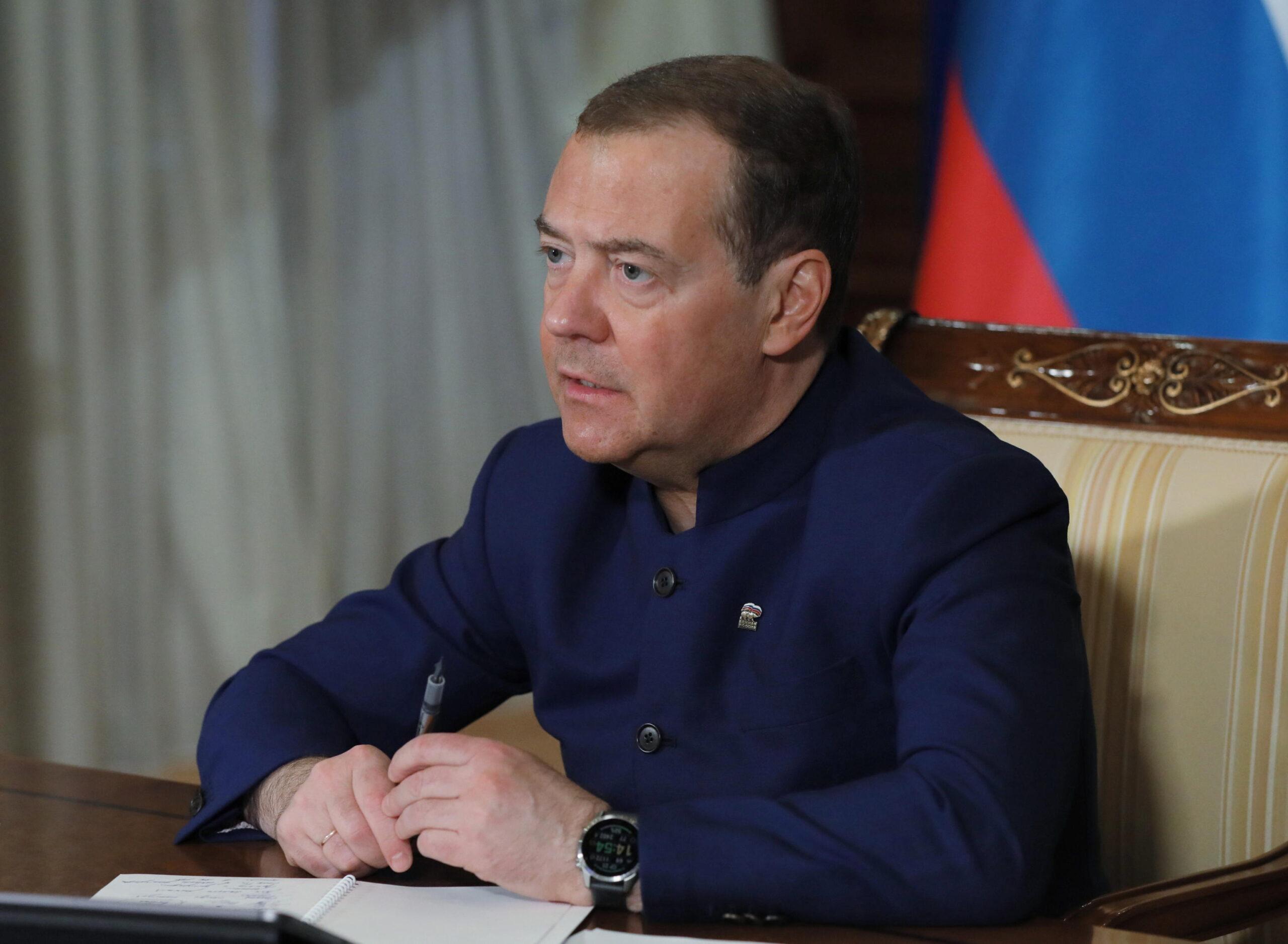 Guerra Ucraina, Medvedev: “Zelensky giudicato da Dio per monastero”