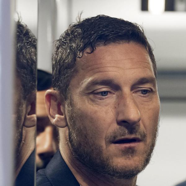 Chanel Totti a Los Angeles con un trolley da migliaia di euro: quanto costa la valigia della figlia di Francesco e Ilary